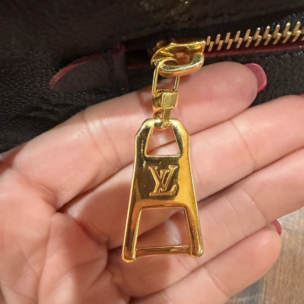 ❌❌SOLD❌❌🅰️ Gorgeous LV Melie Hobo - Picture 6 of 16
